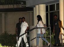 PICS: वेंटिलेटर पर हैं ऐश्वर्या राय के पिता, हालत गंभीर, हॉस्पिटल के बाहर दिखे ऐश-अभिषेक