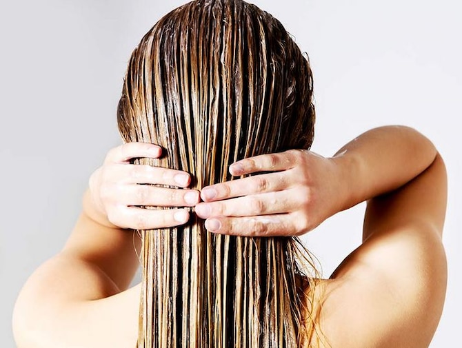 Powerful Benefits Of Vitamin E Oil For Hair | बालों के लिए विटामिन ई ऑयल के ये फायदे जानते हैं आप! Powerful Benefits Of Vitamin E Oil For Hair | बालों के लिए विटामिन ई ऑयल के ये फायदे जानते हैं आप!