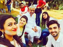 \'ये है मोहब्बतें\' के सितारों ने शो के सेट पर जमकर खेली होली, देखें तस्वीरें...