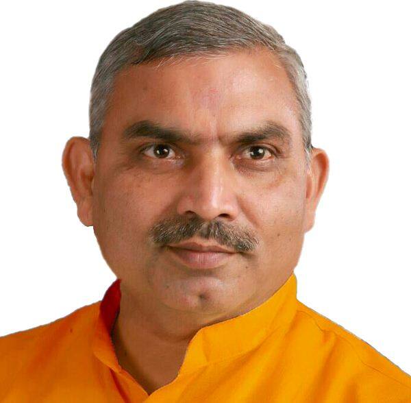 अमित शाह के सातवें रत्न हैं शिवप्रकाश, शिवप्रकाश बीजेपी में सह संगठन मंत्री है और आरएसएस वालों की तरह लो प्रोफाइल रहते हैं. उत्तराखंड और उत्तर प्रदेश में ज़मीनी पकड़ रखने वाले शिवप्रकाश ने उम्मीदवारो के चयन और जीत की रणनीती बनाने में महत्वपूर्ण भूमिका निभाई शिवप्रकाश को आपको बता दें कि उत्तरखंड में तो इन्हें मुख्यमन्त्री पद का दावेदार भी माना जाता है.