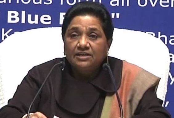बसपा सुप्रीमों मायवती ने आरोप लगाते हुए कहा कि EVM मशीन में गड़बड़ी के कारण प्रदेश में बीजेपी को बहुमत मिला है.