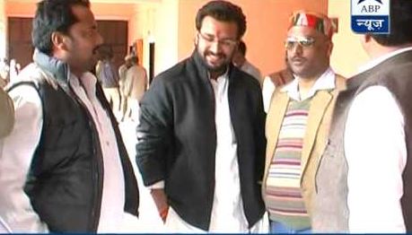 महाराज गंज के नौतनवां विधानसभा सीट से निर्दलीय उम्मीदार के तौर पर चुनाव लड़े अमनमणी त्रिपाठी को इस सीट पर जीत मिली है. त्रिपाठी अपनी पत्नी सारा की हत्या के मामले में जेल के अंदर हैं. उनके पिता अमरमणि त्रिपाठी और मां भी मधुमिता शुक्ला हत्याकांड में जेल में बंद हैं.