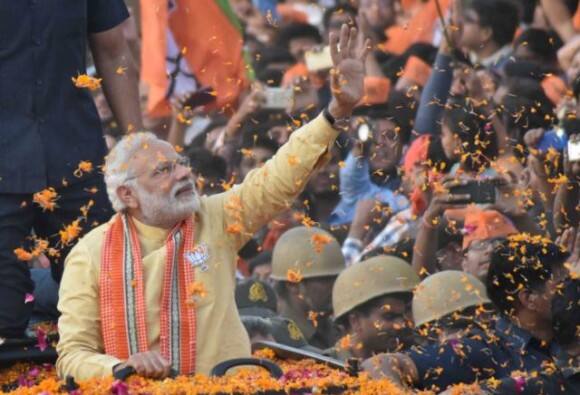 यूपी में बीजेपी को मिली जीत ने कई सारे मिथक तोड़ दिए हैं. यूपी में बीजेपी के परिवर्तन का नारा फल गया. जीत ऐसी हुई की मोदी लहर के सामने राम लहर भी कमजोर पड़ गयी. और सबसे बड़ी बात ये हुई कि यूपी की राजनीति के सालों पुराने सियासी मिथक टूटकर चकनाचूर हो गए.