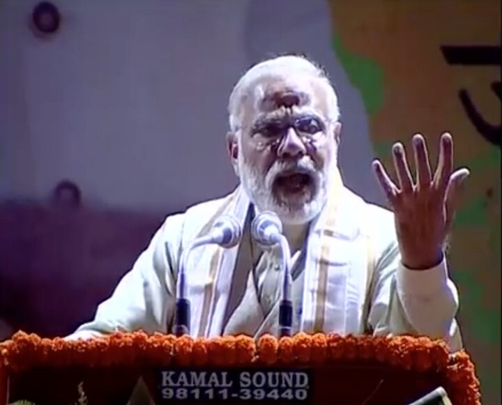 यूपी में 'प्रचंड जीत' के बाद दिल्ली में महाजश्न, BJP दफ्तर में दिखा PM मोदी का खास अंदाज.
