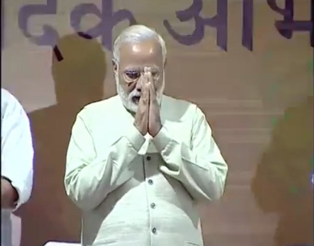 यूपी में 'प्रचंड जीत' के बाद दिल्ली में महाजश्न, BJP दफ्तर में दिखा PM मोदी का खास अंदाज.
