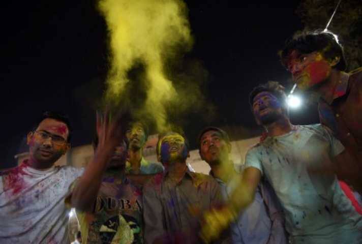 होली के मौके पर पाकिस्तान में भी हिंदूओं में गजब का उत्साह दिखा.