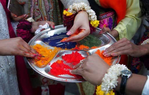पाकिस्तान के हिन्दू समुदाय के लोगों ने भी जमकर इस उत्सव का आनंद लिया.