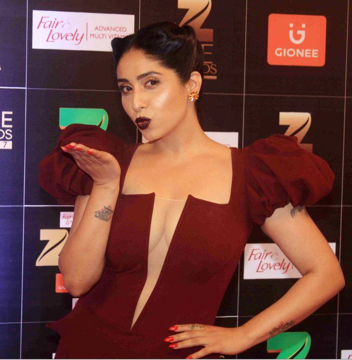 फिल्मफेयर बेस्ट सिंगर नेहा भसीन ने अवॉर्ड शो में बिखेरा जलवा, देखें तस्वीरें