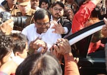 गैंगरेप के आरोपी समाजवादी पार्टी के नेता गायत्री प्रजापति लखनऊ से गिरफ्तार