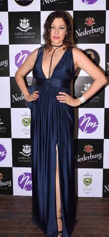 रिसॉर्ट कलेक्शन डीप समर फैशन शो के दौरान शिरकत करने पहुंचीं अदिति गोवरिकर