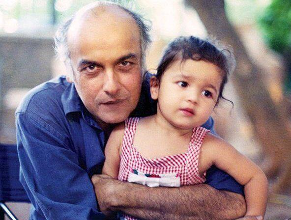 महेश भट्ट ने अपनी बेटी को जन्मदिन की शुभकामनाएं देते हुए लिखा है ' जन्मदिन की शुभकामनाएं प्रिंसेज, यू आर मास्टरपीस'.