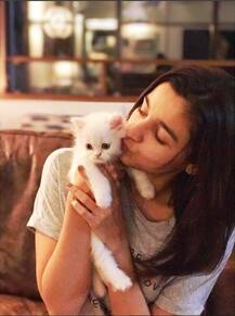 आलिया भट्ट की बर्थडे पार्टी में शाहरुख खान और सिद्धार्थ मल्होत्रा भी आए नजर, देखें तस्वीरें 