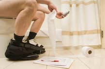 बाथरूम में मोबाइल का इस्तेमाल करने से बचें क्योंकि...