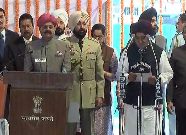 तृप्त राजिंदर सिंह बाजवा ने भी मंत्री पद की शपथ ली है. बाजवा फतेहगढ़ चूड़ियां इलाके से चुनाव जीते हैं. इन्होंने अकाली दल के बड़े नेता निर्मल सिंह कहलों को लगातार दूसरी बार चुनाव में हराया है. बाजवा पंजाब के माझा इलाके से आते हैं.