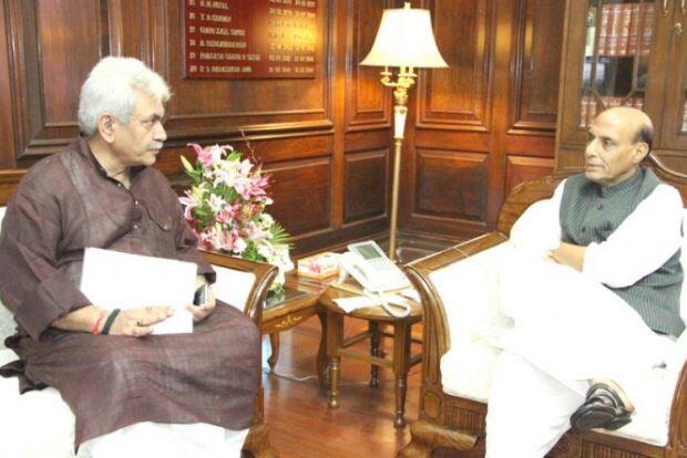 राजनाथ सिंह या मनोज सिन्हा में से कोई एक होगा यूपी का सीएम- सूत्र Rajnath Singh Or Manoj Sinha May Become Up Chief Minister राजनाथ सिंह या मनोज सिन्हा में से कोई एक होगा यूपी का सीएम- सूत्र