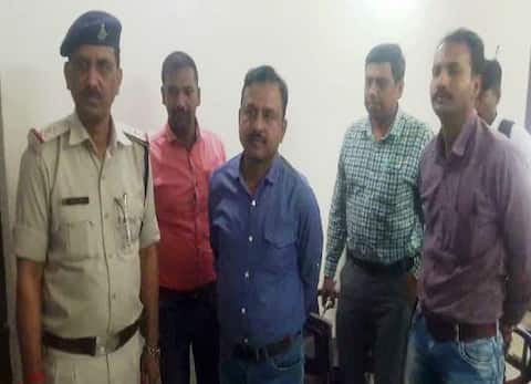 मध्य प्रदेश: 500 करोड़ के हवाला कांड का आरोपी सतीश सरावगी गिरफ्तार मध्य प्रदेश: 500 करोड़ के हवाला कांड का आरोपी सतीश सरावगी गिरफ्तार
