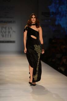 वाणी कपूर ने किया रैंप वॉक, देखें तस्वीरें