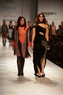 वाणी कपूर ने किया रैंप वॉक, देखें तस्वीरें