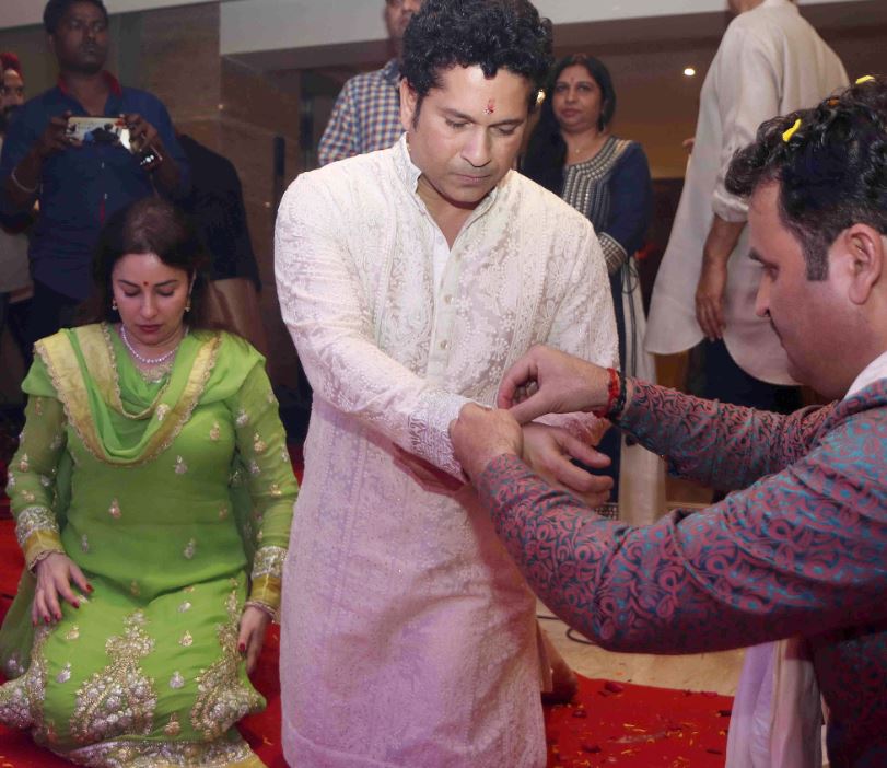 अनु मलिक के जगराते में हिस्सा लेने पत्नी अंजली संग पहुंचे सचिन!