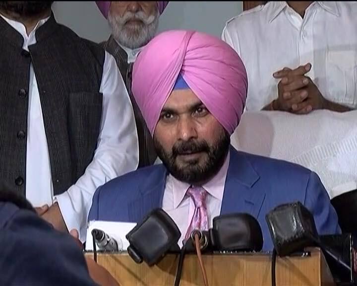 दिन में मंत्रालय देखेंगे, रात को 'कॉमेडी शो' करेंगे नवजोत सिंह सिद्धू Sidhu Will Not Quit Kapil Sharma Show दिन में मंत्रालय देखेंगे, रात को 'कॉमेडी शो' करेंगे नवजोत सिंह सिद्धू