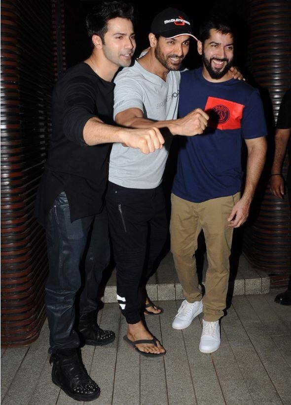 आगे देखें पार्टी में कौन-कौन सितारे हुए शामिल. (सभी तस्वीरें- मानव मंगलानी)