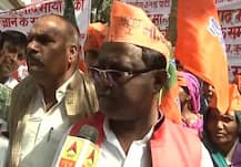 लखनऊ : बीजेपी कार्यालय पर समर्थकों का हुजूम, केशव-योगी के लिए नारे