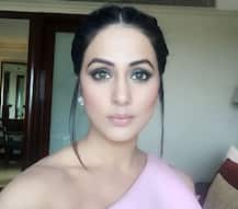 वेस्टर्न पिंक ड्रेस के खूबसूरत अंदाज में नजर आईं हिना खान