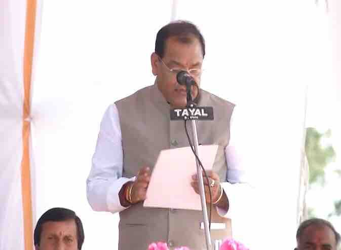 यशपाल ने उत्तराखंड कैबिनेट में मंत्री पद की शपथ ली, कांग्रेस से बीजेपी में शामिल हुए थे .
