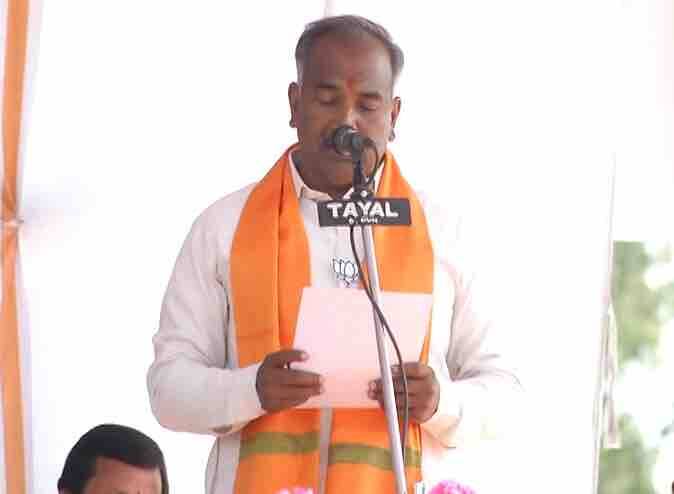 अरविंद पांडे ने कैबिनेट मंत्री के रूप में शपथ ली.