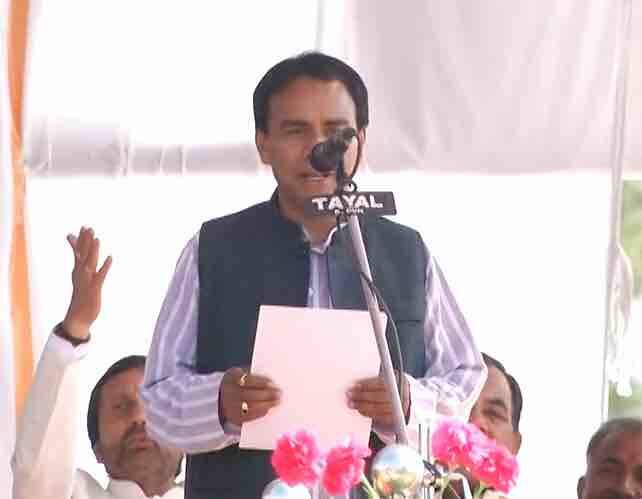 धन सिंह रावत ने राज्यमंत्री पद की शपथ ली, केंद्र सरकार में अच्छी पकड़ मानी जाती है.