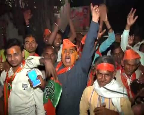 योगी होंगे यूपी के 21वें सीएम, दिल्ली से लेकर बिहार तक कार्यकर्ताओं ने मनाया जश्न योगी होंगे यूपी के 21वें सीएम, दिल्ली से लेकर बिहार तक कार्यकर्ताओं ने मनाया जश्न