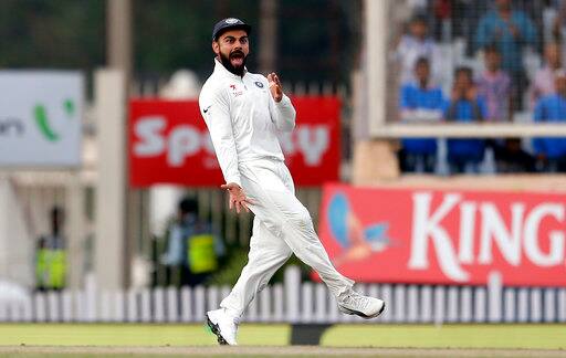 टेस्ट मुकाबल के चौथे दिन टीम इंडिया, मेहमान टीम के 2 विकेट चटकाकर मजबूत स्थिती में नज़र आ रही है.