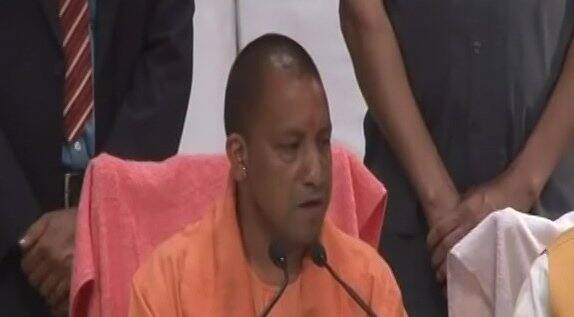 Yogi Adityanath Said Stop All Unnecessary Statement सीएम बनते ही एक्शन में आए योगी, कहा- अनाप शनाप बयान देना बंद करें नेता