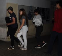 करीबी दोस्तों के साथ कैमरे में कैद हुआ अक्षय के बेटे आरव