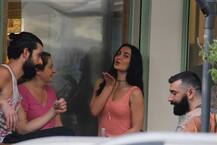 दोस्तों संग हैंगआउट करके लौट रहीं एली की तस्वीरें कैमरे में हुईं कैद!