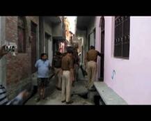 पत्नी-बेटी समेत रेलवेकर्मी की हत्या, घर में शव जलाने की कोशिश