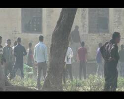 यूपी बोर्ड परीक्षा : नकल पर कोई नकेल नहीं, खिड़कियां तोड़ चिट भेज रहा माफिया