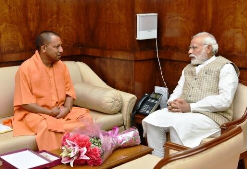 PM Narendra modi praised cm yogi adityanath for covid 19 pandemic managemenet  कोरोना महामारीः प्रधानमंत्री नरेंद्र मोदी ने की सीएम योगी की तारीफ, जानिए क्यों ?