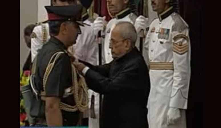President Gives Gallantry Medals To Surgical Strike Heroes सर्जिकल स्ट्राइक के नायकों को राष्ट्रपति ने वीरता पुरस्कार से सम्मानित किया