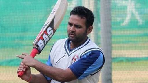 पार्थिव पटेल की अगुवाई वाली इंडिया 'रेड' टीम: पार्थिव पटेल (कप्तान और विकेटकीपर), शिखर धवन, मनीष पांडे, मयंक अग्रवाल, केदार जाधव, इशांक जग्गी, गुरकीरत मान, अक्षर पटेल, अक्षय कर्णेवर, अशोक दिंडा, कुलवंत खेजरोलिया, धवल कुलकर्णी, गोविंदा पोद्दार.