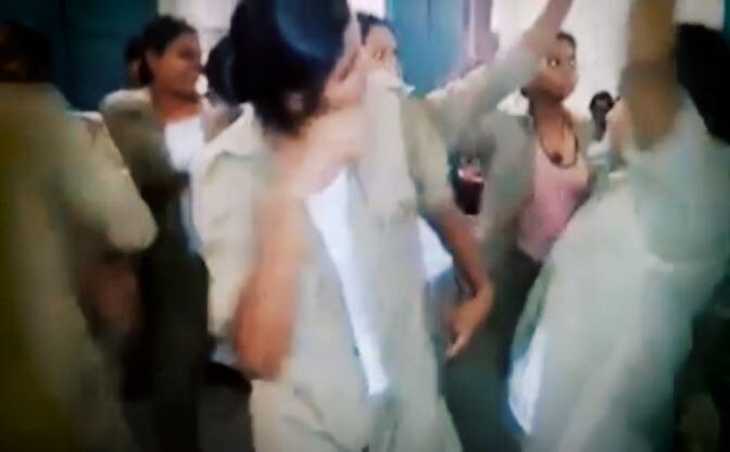 Know Truth Of This Viral Dance Video आदित्यनाथ योगी के सीएम बनने पर महिला पुलिस के डांस का सच