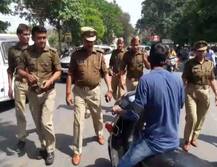 एक्शन में योगी की \'एंटी रोमियो टीम\', लखनऊ-मेरठ में लड़कों के साथ लड़कियों से भी पूछताछ!