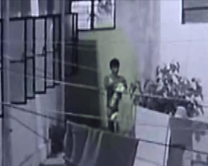 Bangalore Man Stealing Inner Wear Of Women From The Laundry Section Cctv Footage 'लेडीज अंडरगारमेंट्स' पहनकर करता है चोरी, इस चोर की नजर रहती है 'गर्ल्स हॉस्टल' पर