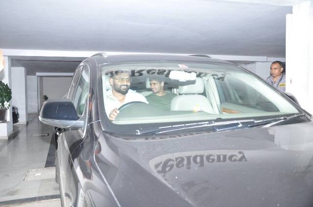 आपकी जानकारी के लिए बता दें कि सिद्धार्थ, आलिया का बर्थडे सेलिब्रेट करने उनके घर पहुंचे थे.