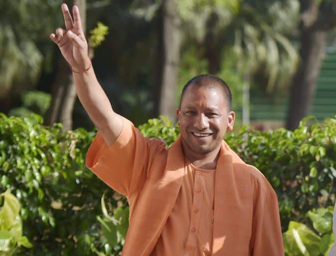 Adityanath Yogi Asks Officials Not To Chew Pan Masala Gutka During Duty Hours सीएम आदित्यनाथ योगी का निर्देश, सरकारी दफ्तरों में पान-गुटखा न खाया जाए
