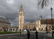 ब्रिटेन की संसद के बाहर गोलीबारी, पुलिस ने कहा आतंकी हमला भी हो सकता है