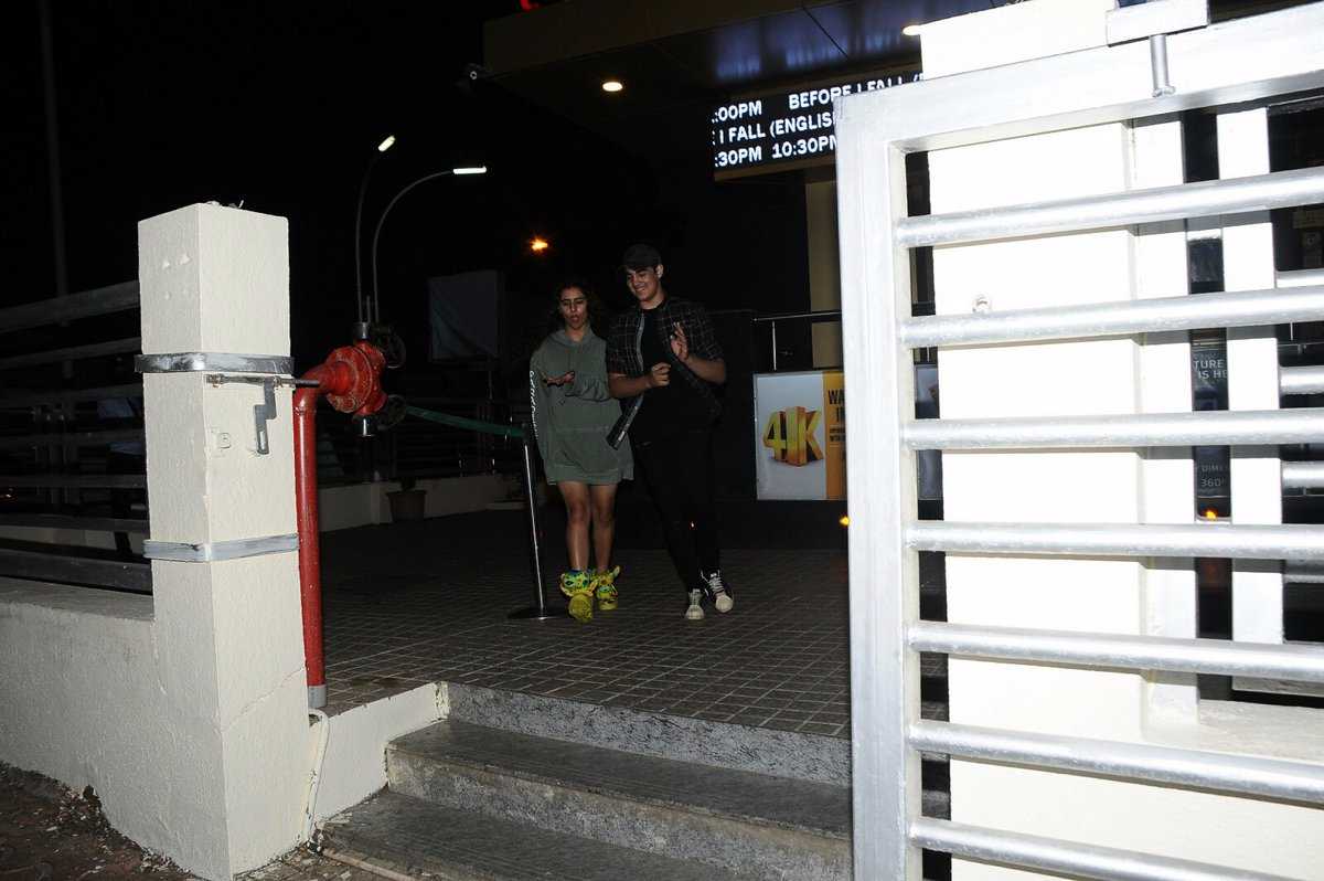 फिर से अपनी महिला मित्र के साथ नज़र आए अक्षय के बेटे आरव