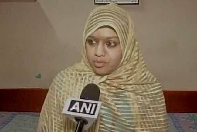 21 Year Old Sara Got Rexponce From Pm For Education Loan PM मोदी की सौगात, 'परेशान' मुस्लिम छात्रा को MBA के लिए मिला लोन