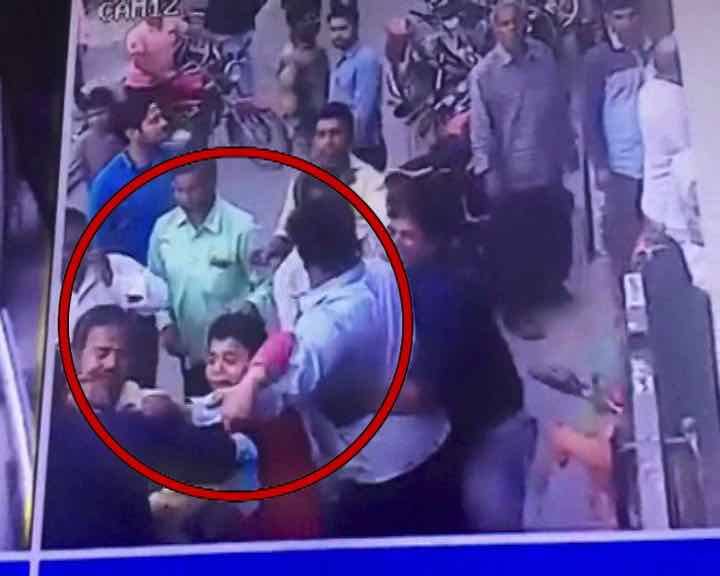 Bulandshahar Patients Relatives Attacked Doctor यूपी : ऑपरेशन के दौरान महिला की मौत पर भड़के परिजन, डॉक्टर की कर दी पिटाई