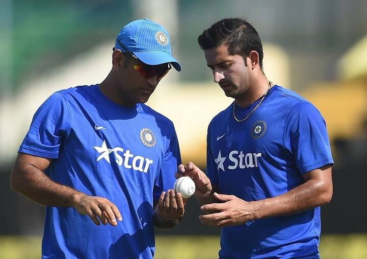 भारत के लिए 26 वनडे मैच खेलने वाले तेज गेंदबाज करण शर्मा का नाम भी बीसीसीआई के अनुबंधित क्रिकेटरों की लिस्ट में शामिल नहीं है. वो पिछले साल ग्रेड सी का हिस्सा रहे हैं.